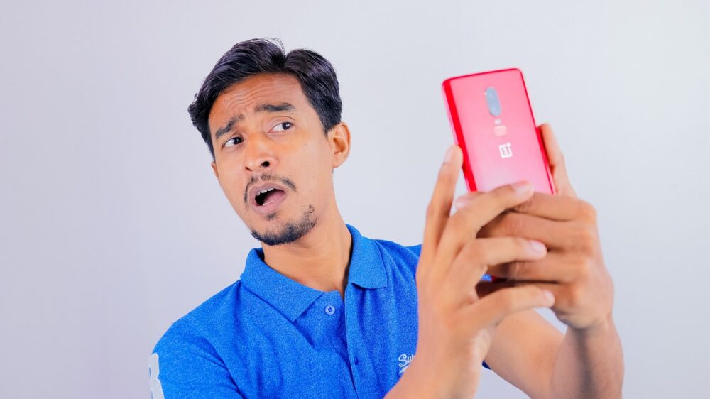 homem fazendo selfie, selfie, 2 Pedro 2 9