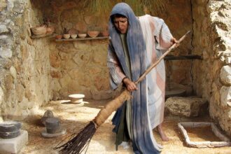 lucas 15 8 a dracma perdida mulher procurando moeda